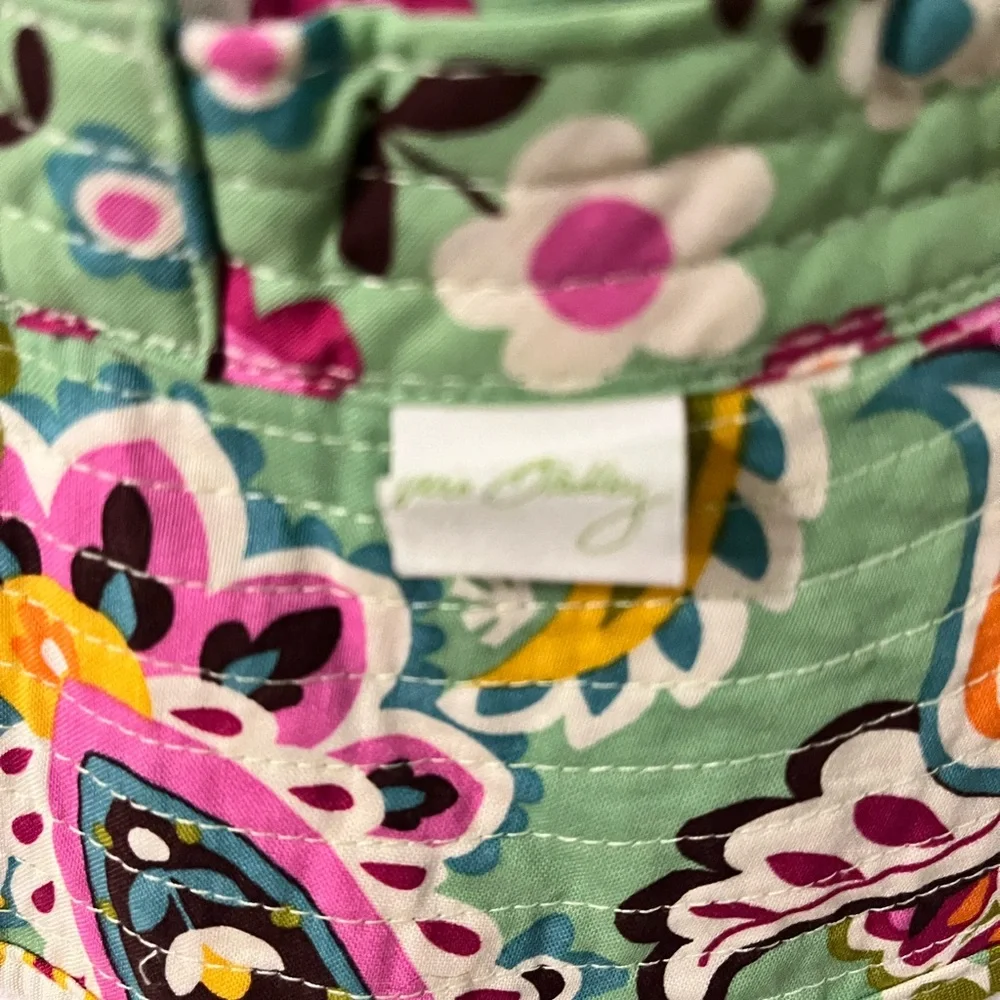 VERA BRADLEY NWOT AUTHENTIC TUTTI FRUTTI GREEN PAISLEY REVERSIBLE BUCKET HAT